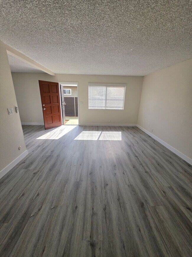 Building Photo - 1626 W 146th St