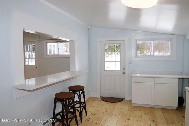 Foto del edificio - 7217 Albany Post Rd