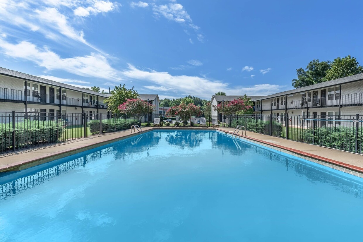 Primary Photo - Courtyard Apartments