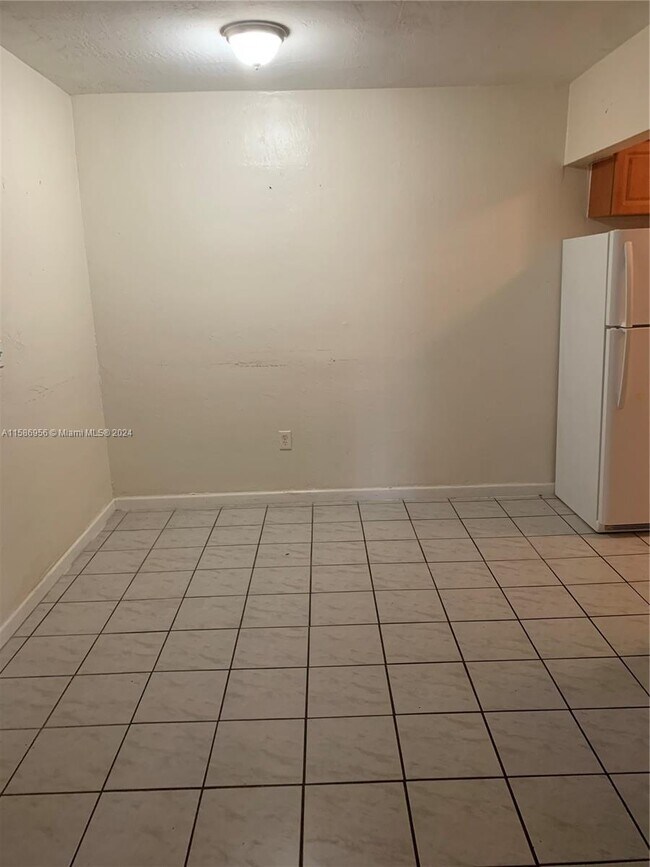 Building Photo - 1280 W 54th St