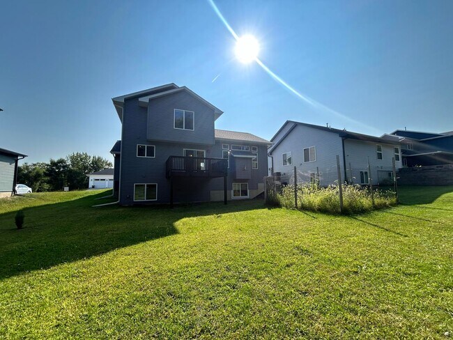 Foto del edificio - $2,550 | 4 Bedroom, 3.5 Bathroom House | C...