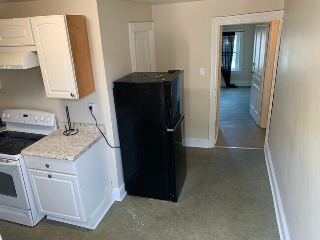 Kitchen - 631 E End Ave