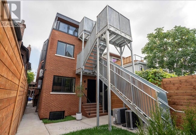 Building Photo - 328 Shaw St