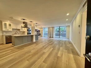 Building Photo - 850 Kings Rd