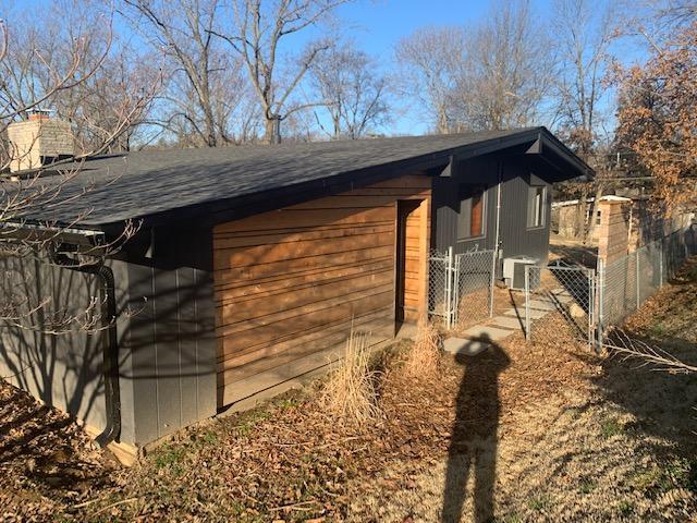 Foto del edificio - 713 Hutchins Dr