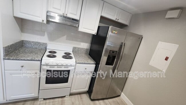 Building Photo - 871 W San Ysidro Blvd