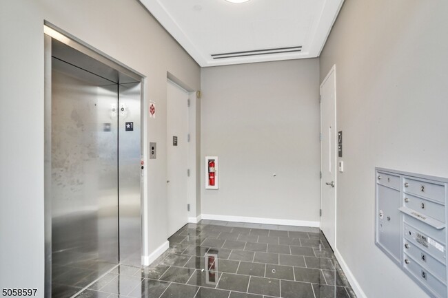 Building Photo - 271 Millburn Ave