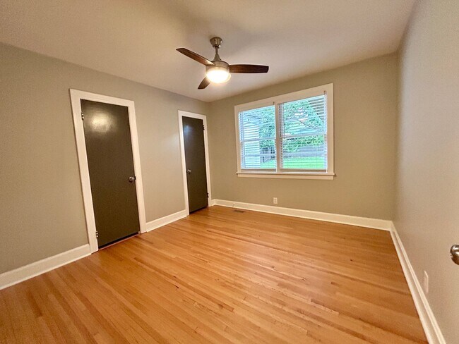 Foto del edificio - 247 Graeme Dr