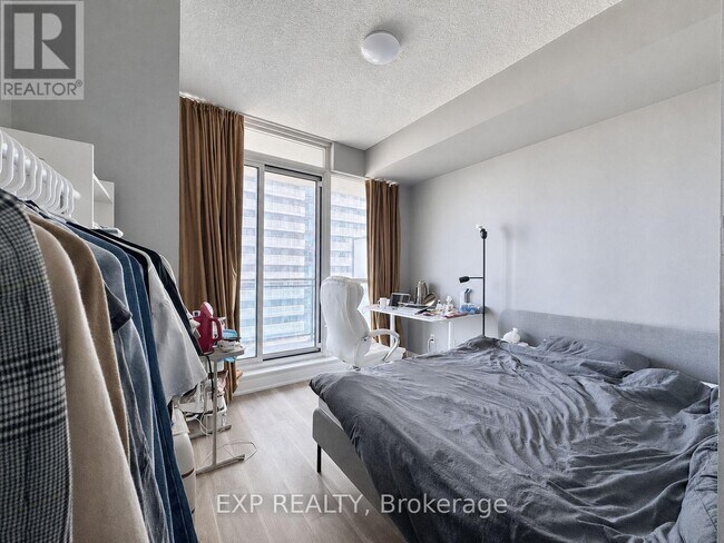Photo du bâtiment - 4070 Confederation Pkwy