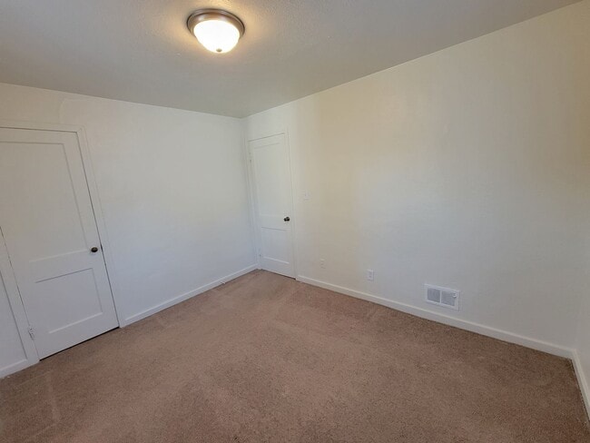 Building Photo - 1511 10th Ave