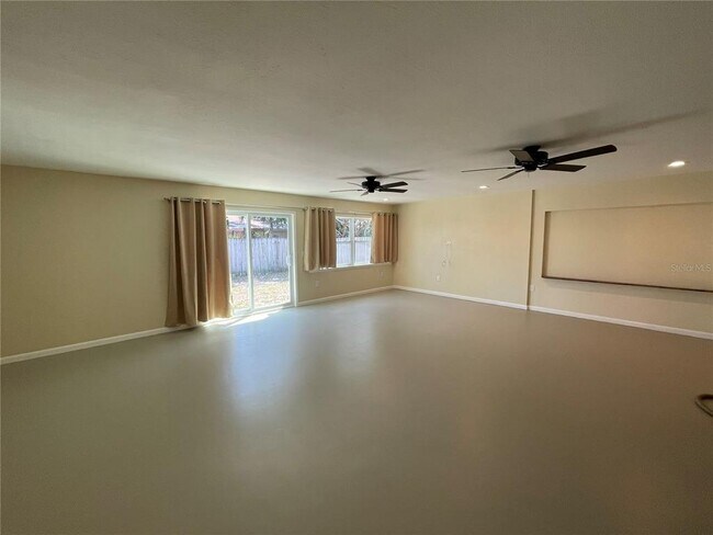 Building Photo - 6185 Deming Ave