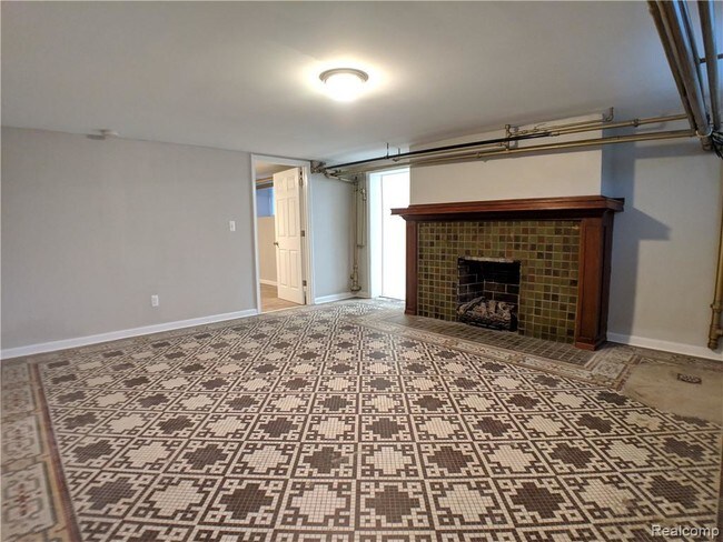 Building Photo - 433 E Kirby St