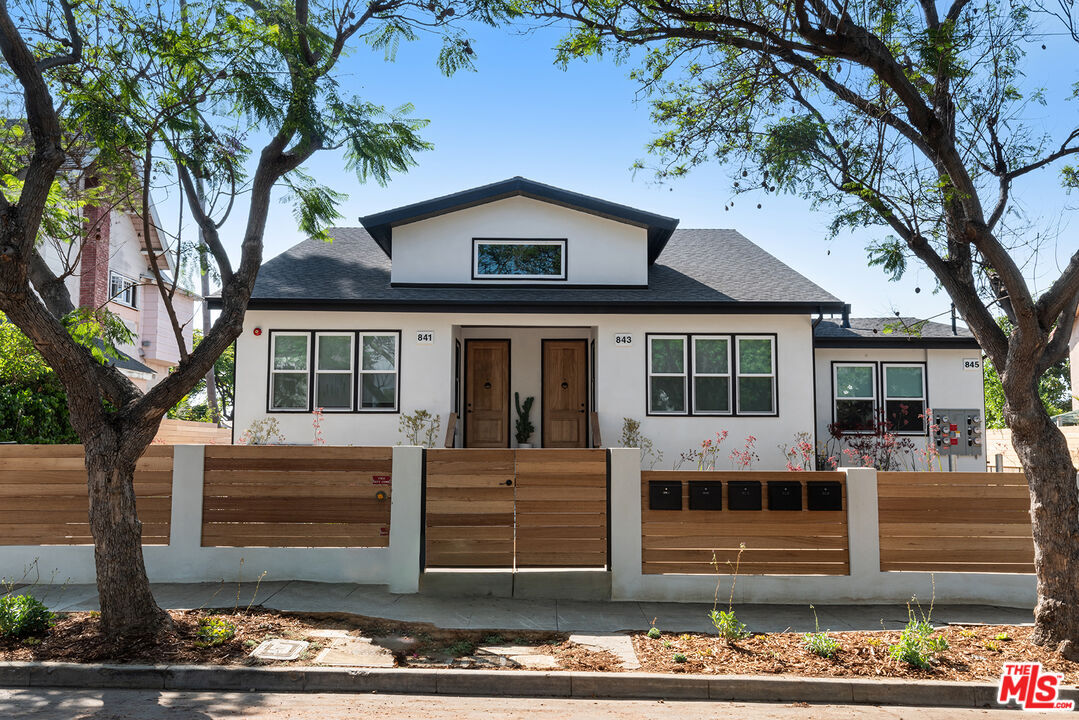 Foto principal - 841 N La Fayette Park Pl