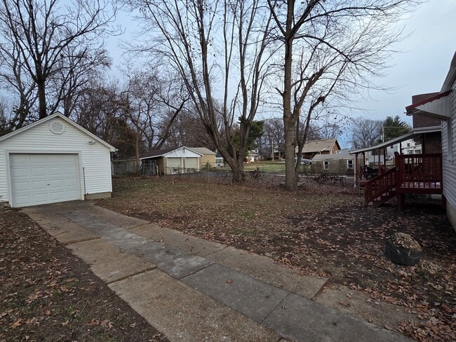 Building Photo - 8621 Hume Ave