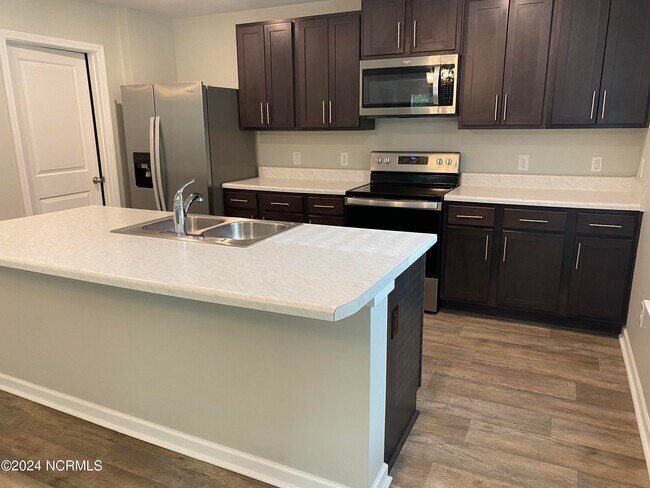 Foto del edificio - 423 High Ridge Ct