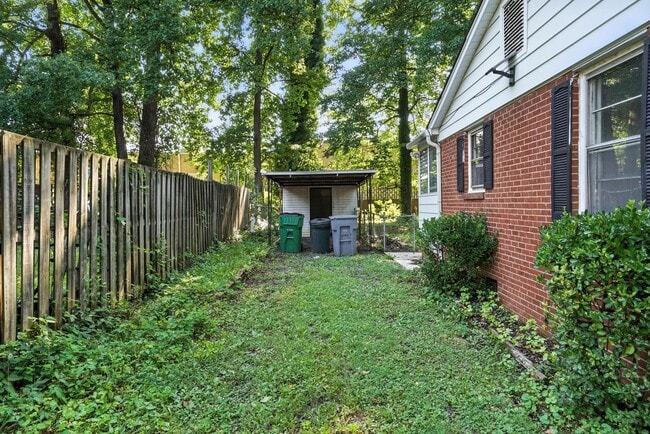 Foto del edificio - Charming Brick Ranch in Popular Oakhurst