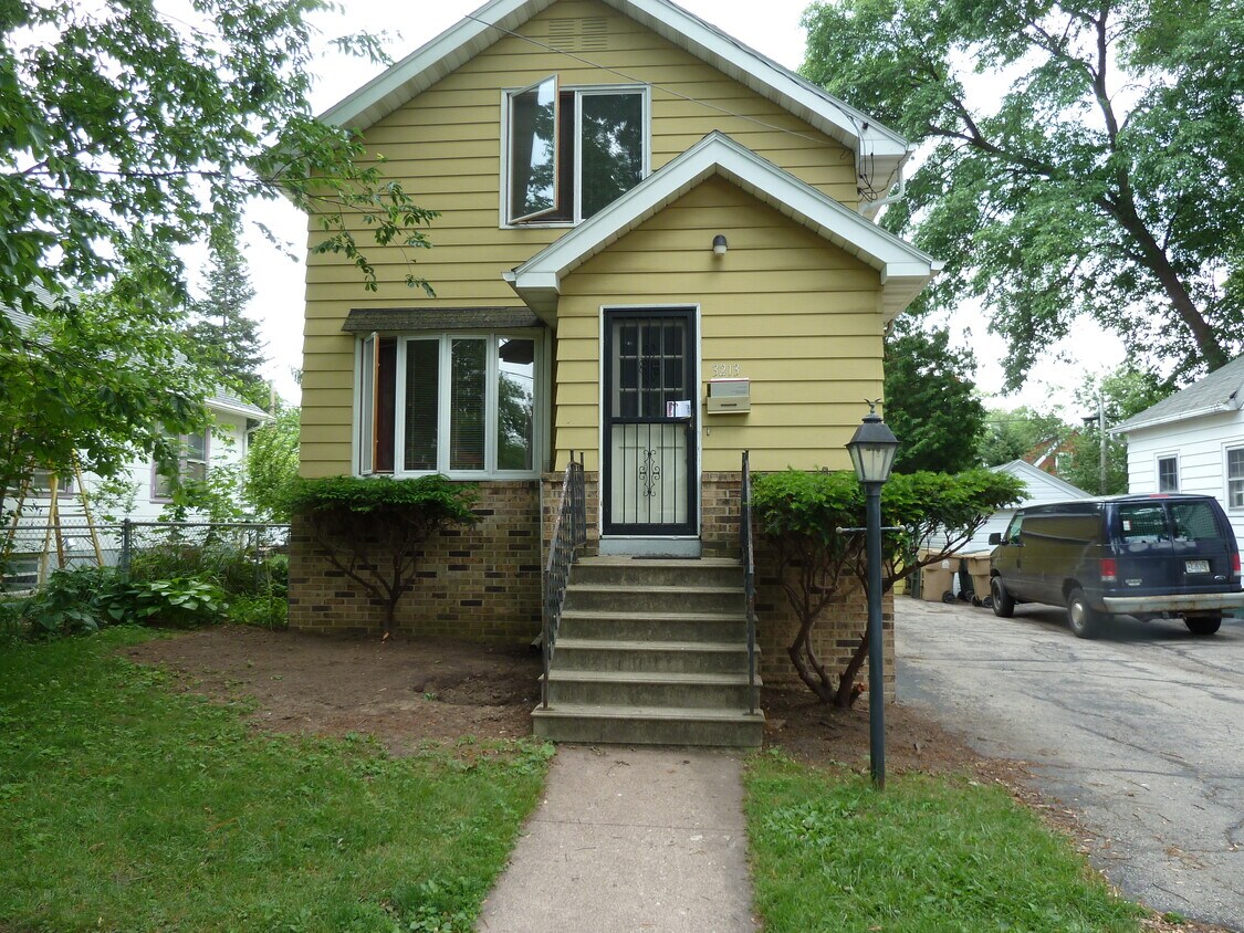 Primary Photo - 3213 Thorp St