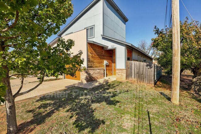 Foto del edificio - 727 NE 5th St