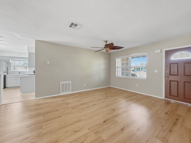 Foto del edificio - Updated with Private Yard and Move-in Ready! 2bed| 1bath