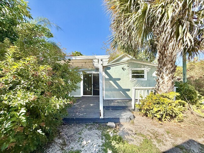 Building Photo - 713 Smith St