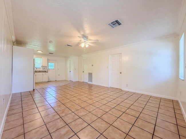 Building Photo - 3075 Floweva St