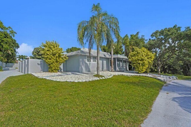 Foto del edificio - 3943 NW 4th Ave