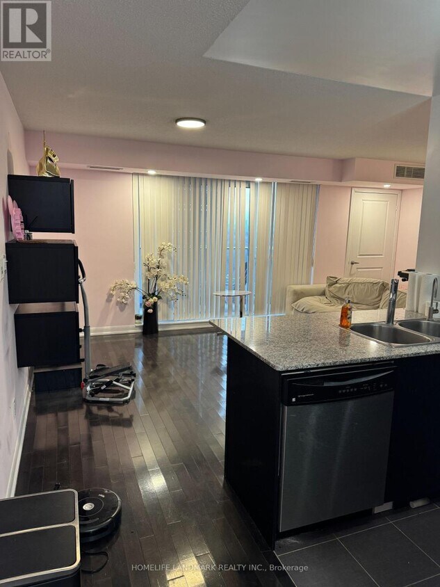 Photo principale - 5791-5791 Yonge St
