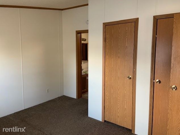 Building Photo - 30 Pineview Dr