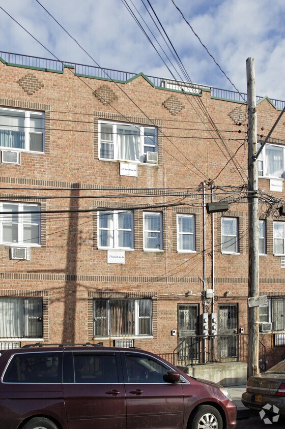 Building Photo - 723 E 211th St