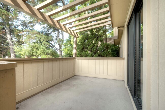 Foto del edificio - 16130 Loretta Ln