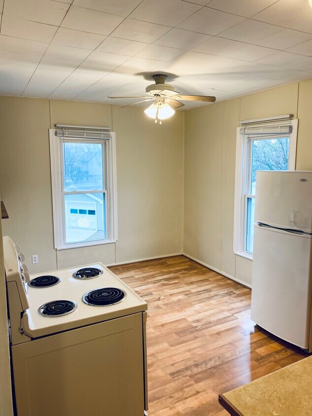 Kitchen - 121 W Madison St