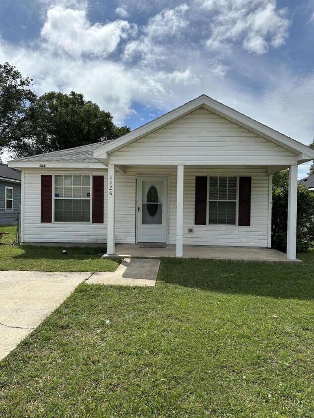Foto principal - 4 bedroom in Jacksonville FL 32209