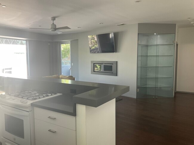 Great room - 300 20th St