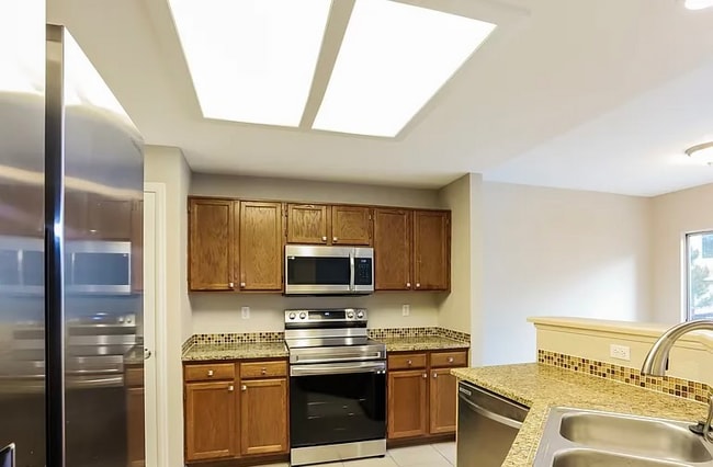 Building Photo - 12802 E Wyoming Cir
