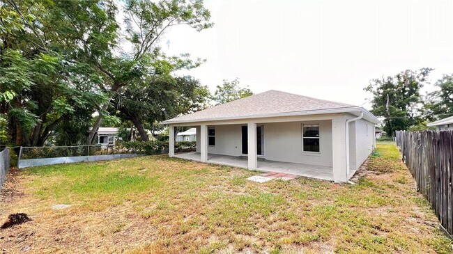 Building Photo - 116 S Normandale Ave