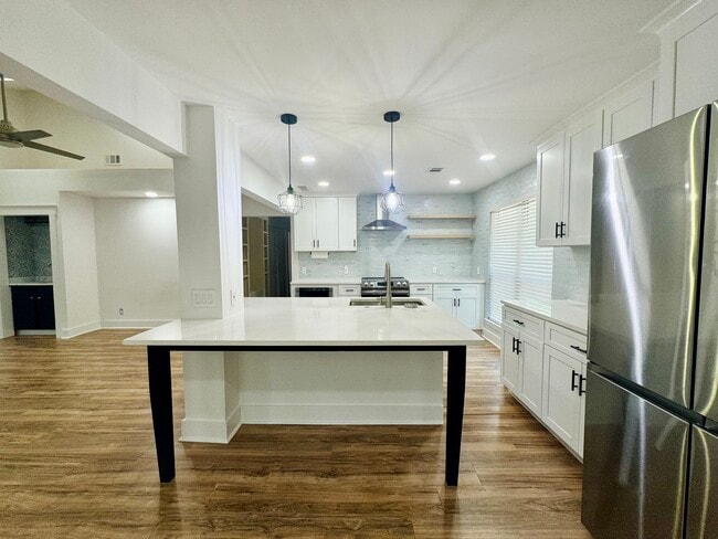 Building Photo - 1904 Variations Dr NE