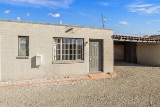 Building Photo - 302 W Flores St