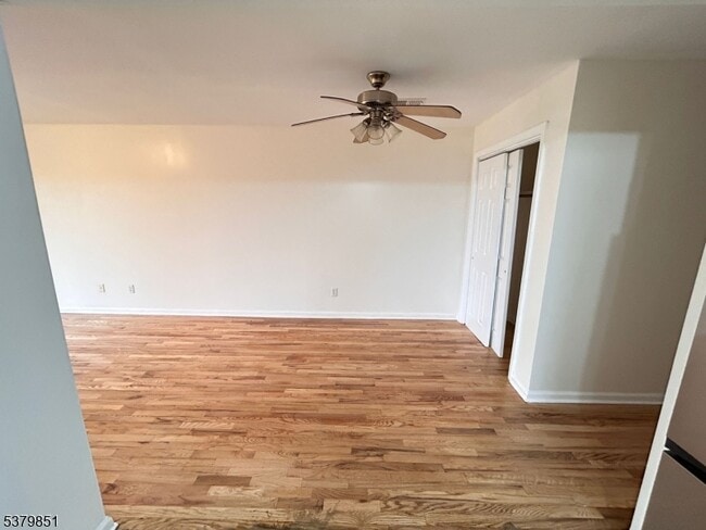 Building Photo - 498 Avon Ave