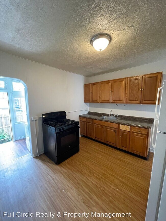 Building Photo - 3 br, 1 bath House - 132 S Blank Street  G...