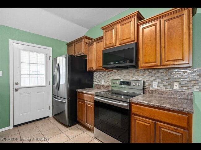 Kitchen and back door to backyard - 2410 Ridgeway Ln