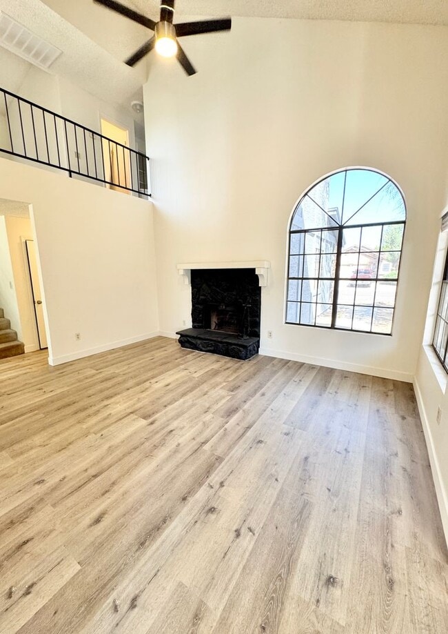 Building Photo - Remodeled 3 Bedroom/2.5 Bath 2 Story Home ...