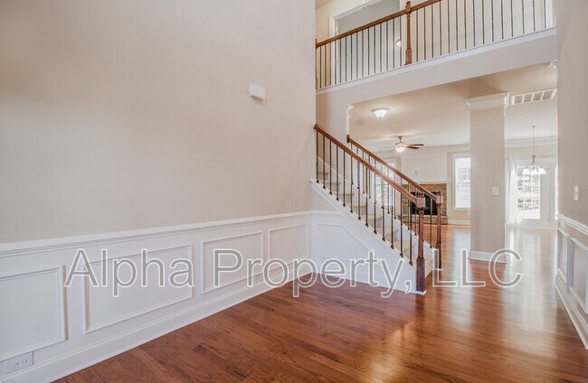 Building Photo - 75 Wood Hollow Cir