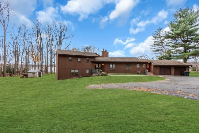 Building Photo - 180 Hartshorne Rd