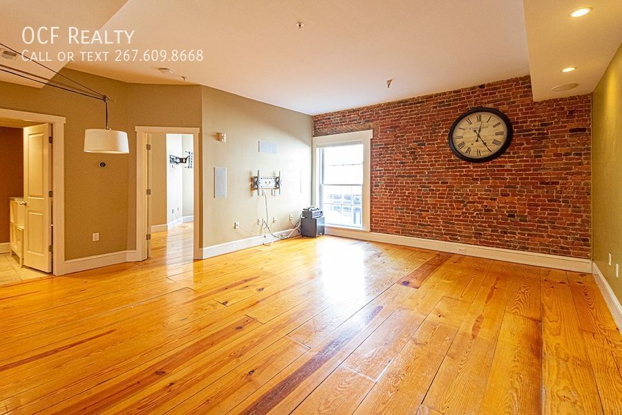 Primary Photo - Old City 1 Bed Condo