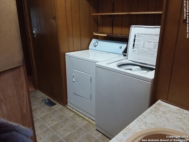 Foto del edificio - 8454 Braewick Dr