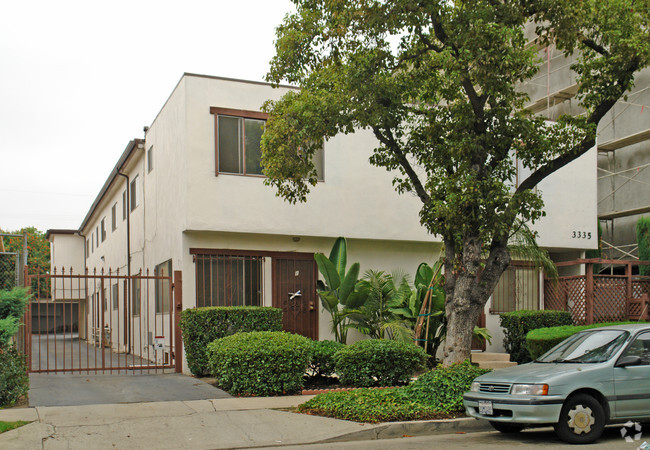 Foto del edificio - 3335 Canfield Ave