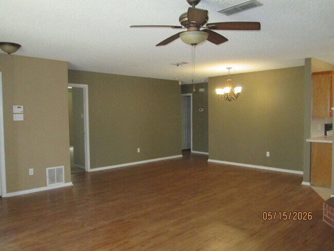 Foto del edificio - HOUSE - 3 Bedrooms, 2 Bath, 2 Car Garage