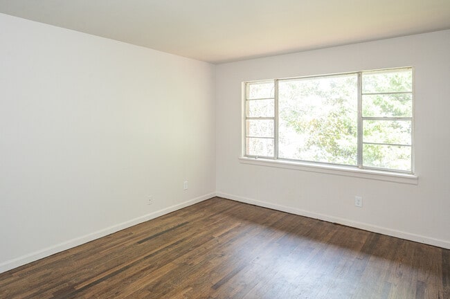 Building Photo - 1140 12th St S