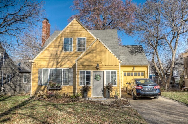 Building Photo - 408 E 65th Terrace