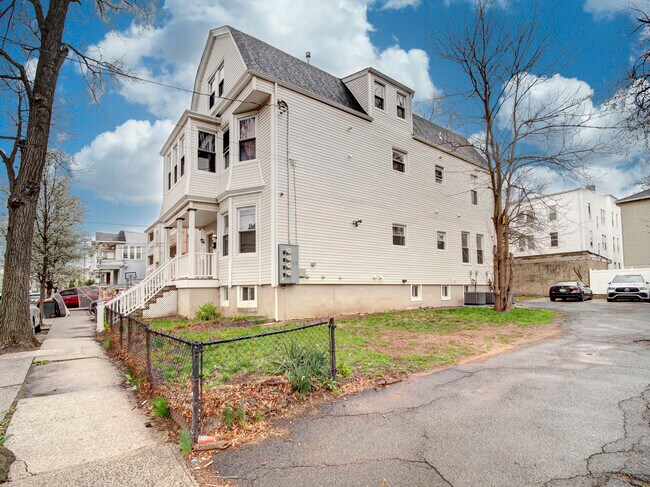 Foto del edificio - 140 Fabyan Pl